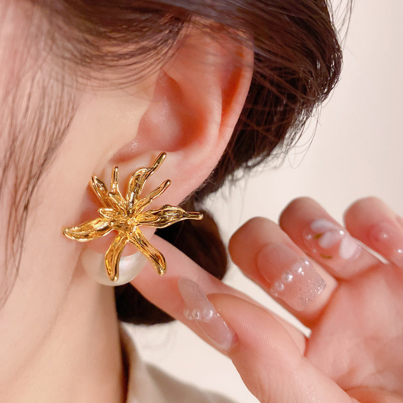 Metallblume Perlen Ohrringe