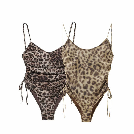 Body in Leoparden Muster