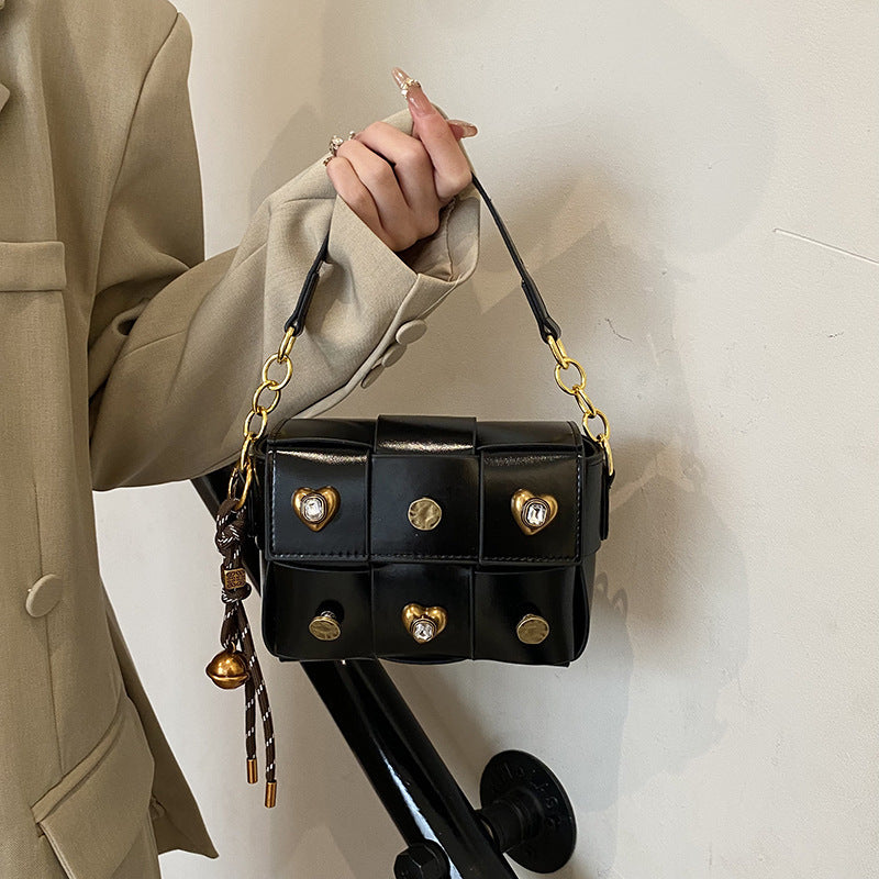 Handtasche mit Steinen