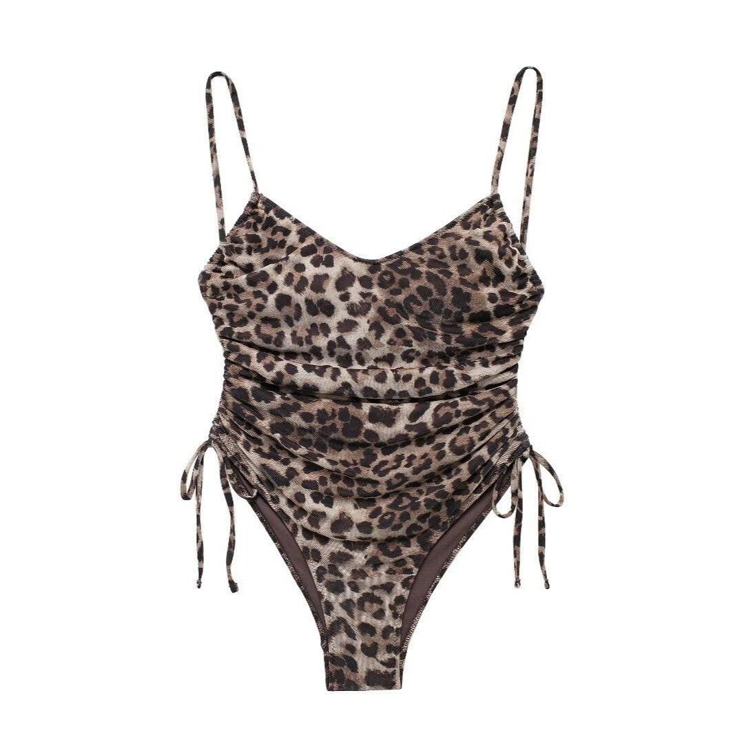 Body in Leoparden Muster