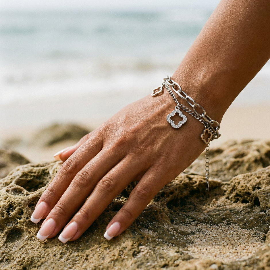Clover Charm Armband