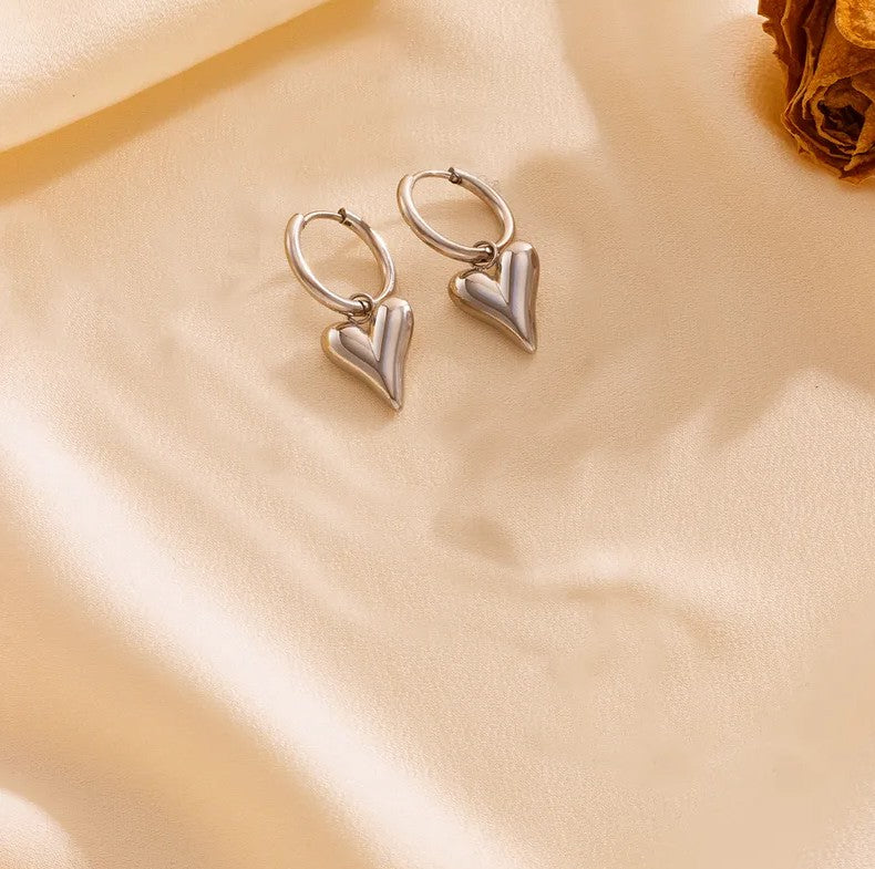 Made to Be Loved – Heart Ohrringe (silber)